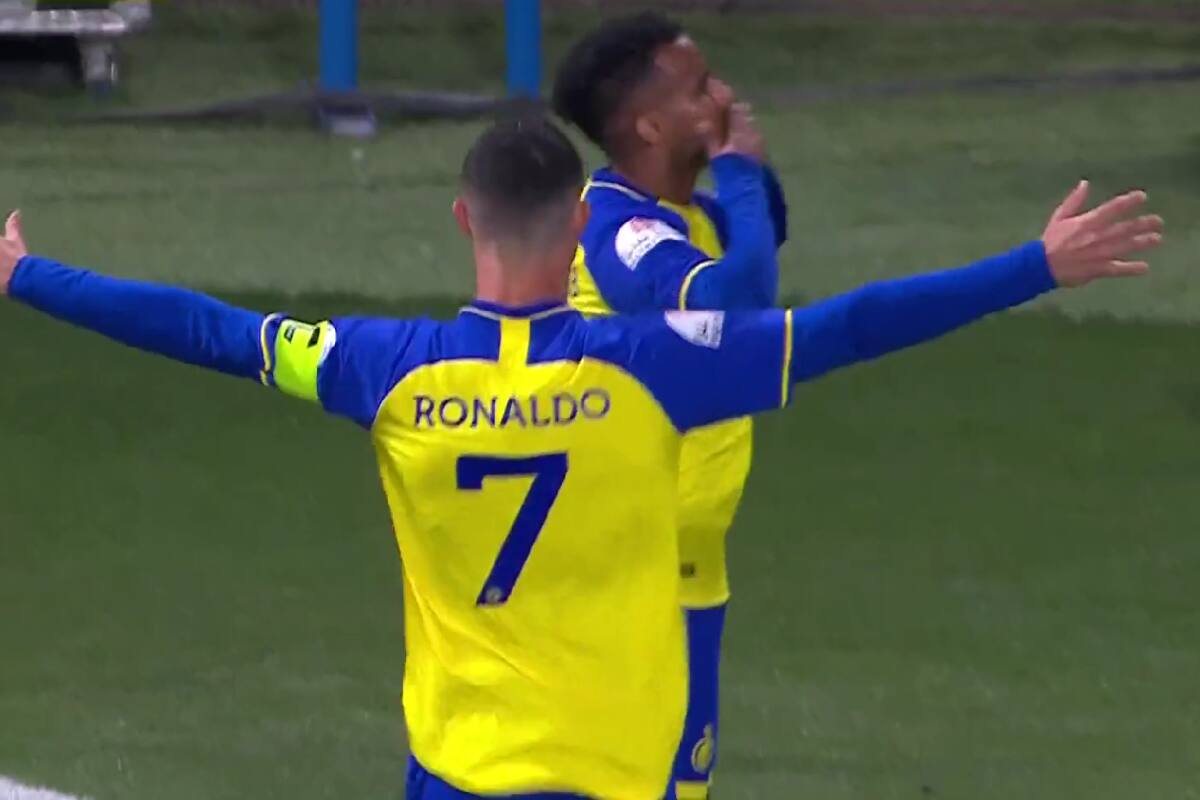 CR7 celebrando una asistencia en Al Nassr.