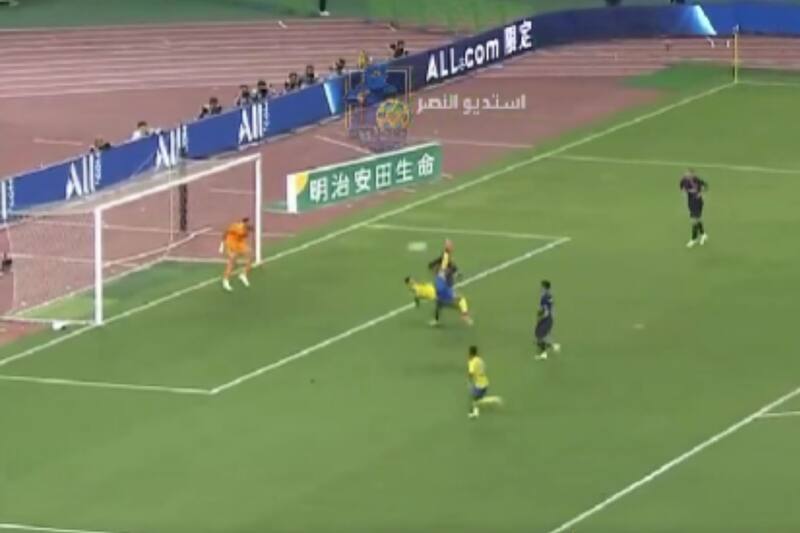 no dudó en realizar una chilena tras centro de Fofana