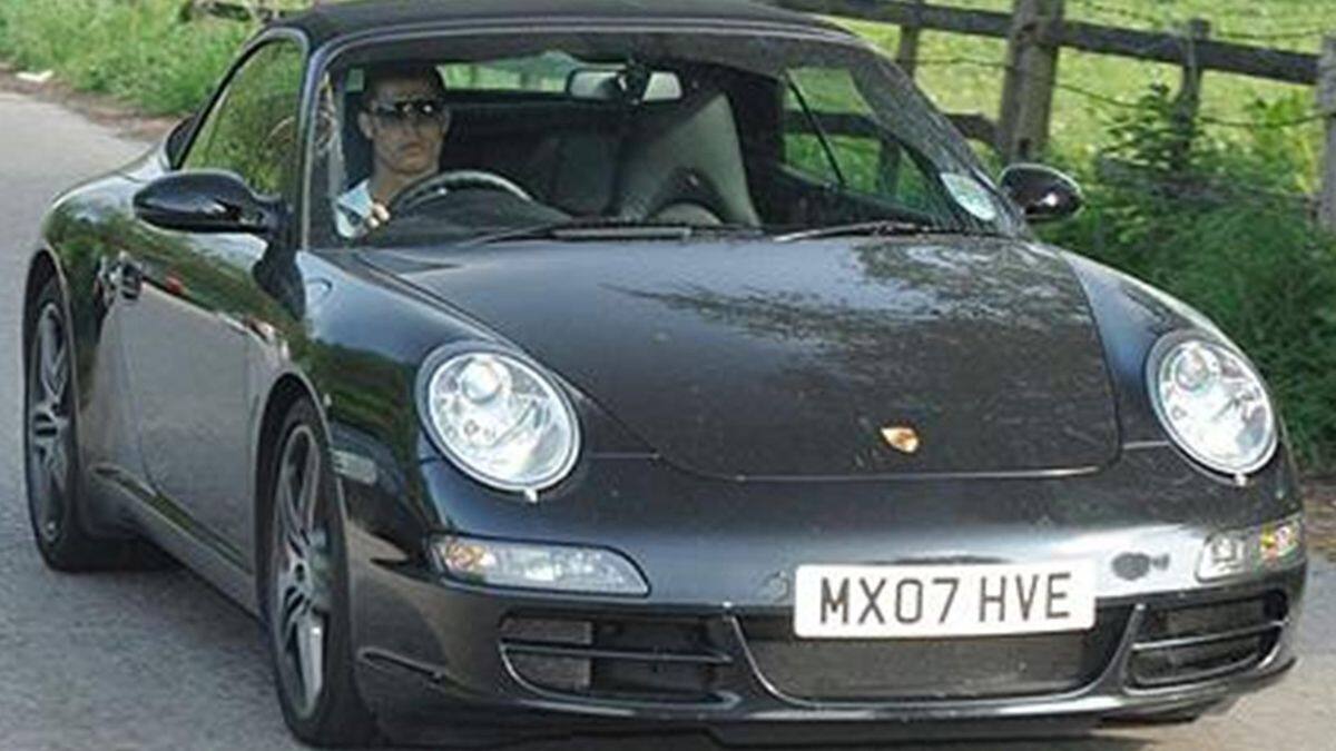 Este era el auto que tenía el delantero en 2009.