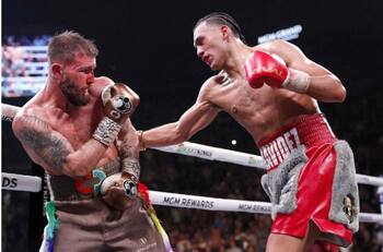 La promesa que hizo David Benavidez frente a Caleb Plant y que cumplió