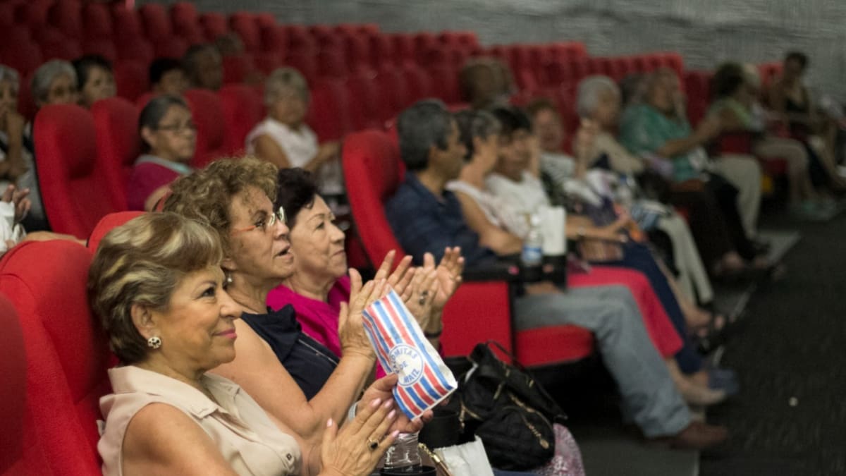 Conoce los descuentos que puedes recibir en el cine con la credencial de INAPAM