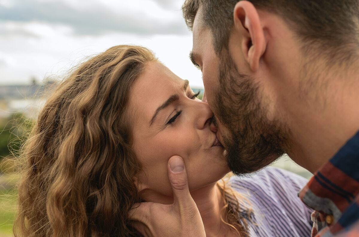 Surgen los memes por el Día Internacional del Beso