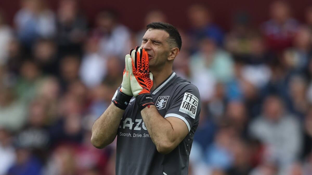 VIDEO | ¿El mejor del mundo? Dibu Martínez vivió un día de pesadilla ante Liverpool y se comió tres goles en la Premier League