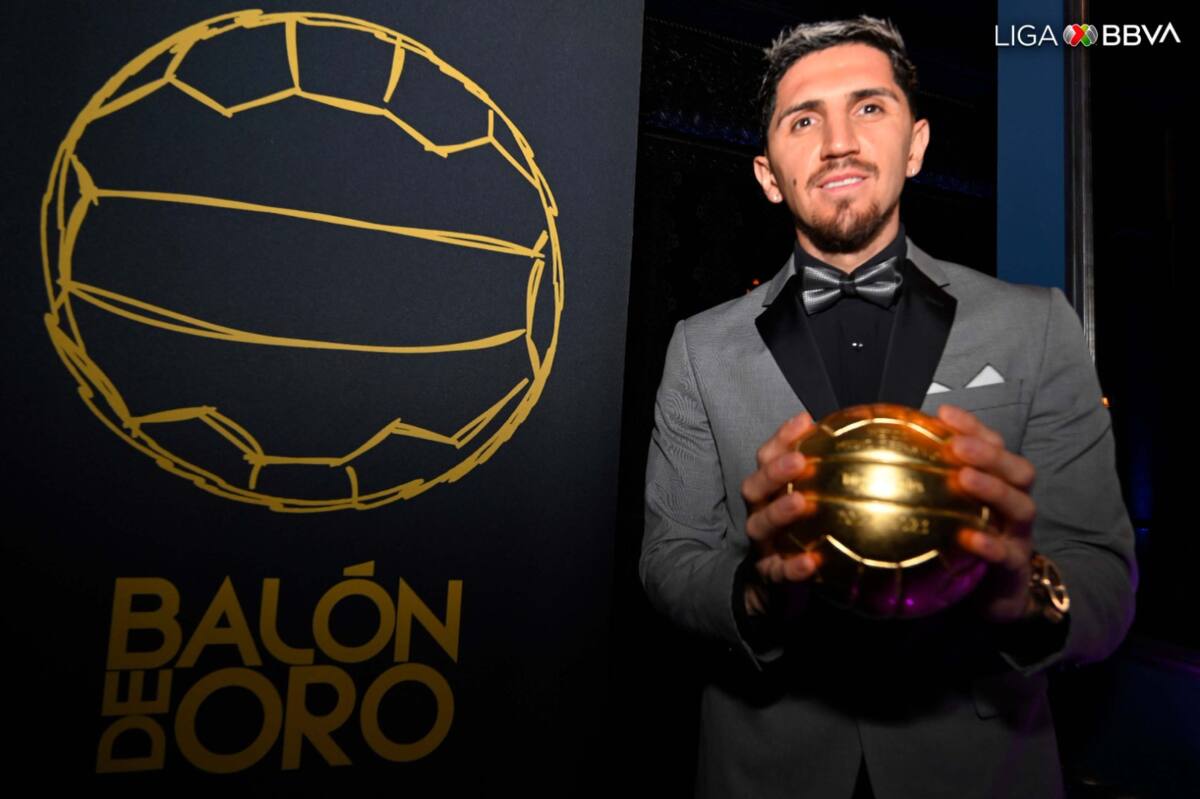 El futbolista chileno fue elegido el mejor medio ofensivo en México. (Foto: @LigaBBVAMX)
