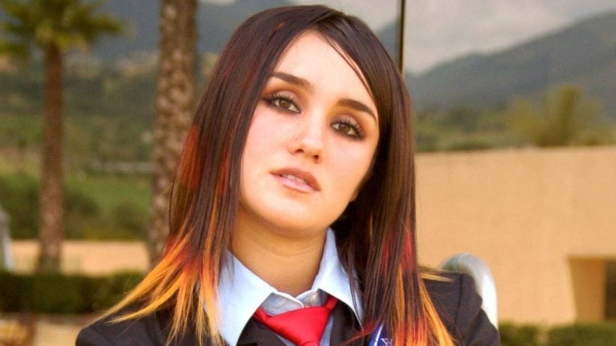 Dulce María recibe una visita muy especial en el estudio de grabación