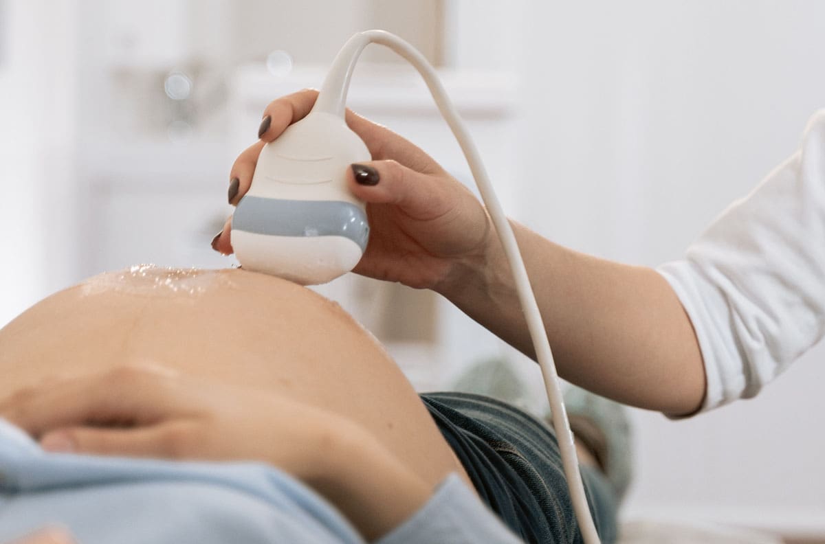 Acusan a una clínica de usar la misma foto de una ecografía 5D para varias mujeres embarazadas