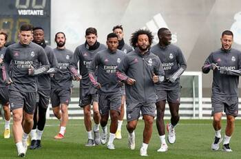 De ser la máxima figura del Real Madrid a retirarse de su selección y no encontrar club en Europa