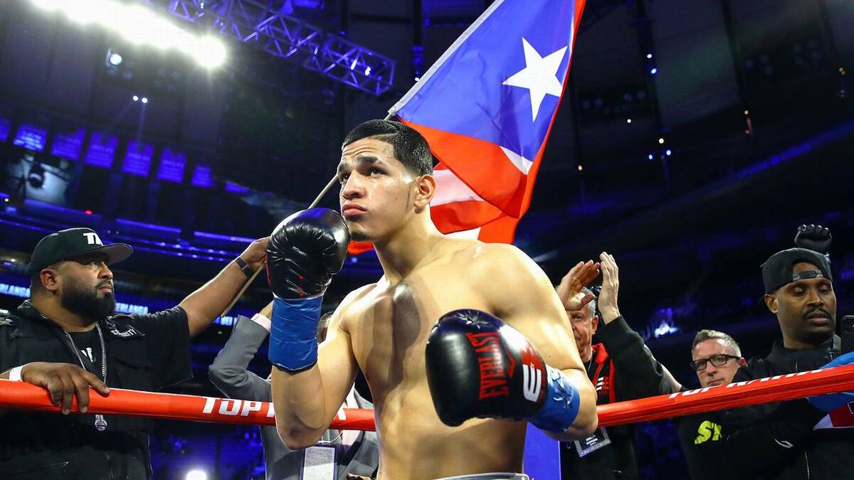 Edgar Berlanga levanta la mano para pelear con Canelo Álvarez. (Twitter)