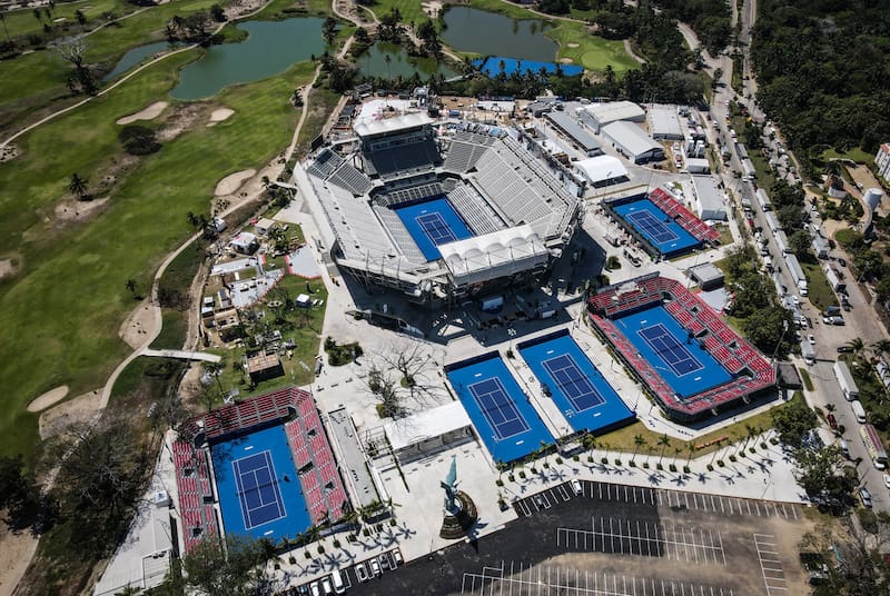 Fotografía aérea del complejo Arena GNP donde se realizará el Abierto Mexicano de Tenis, ayer, en el balneario de Acapulco, Guerrero (México). EFE/David Guzmán