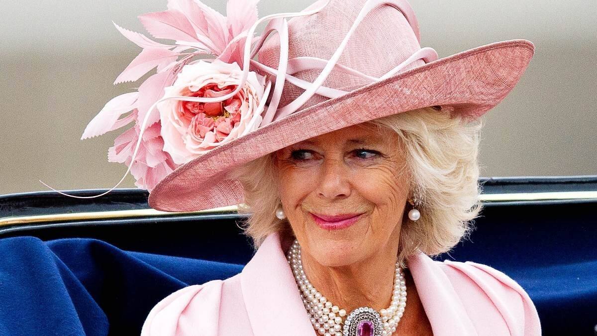 Los aretes de 58 mil dólares de la reina Camila para acudir a un baile de máscaras