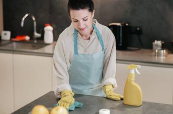 El error que jamás debes cometer al limpiar tu casa con vinagre