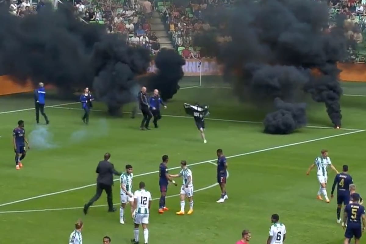 Hincha entró a los seis minutos de partido para protestar contra su club