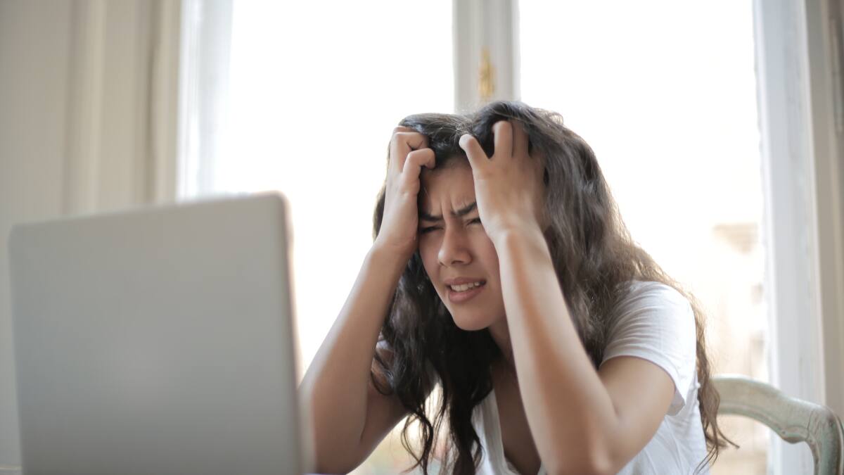 4 ejercicios para liberar el estrés laboral que te tomarán 5 minutos