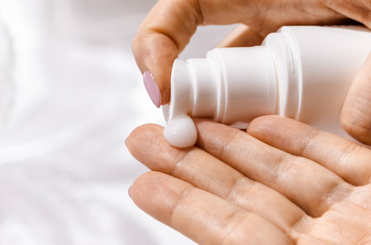 Exfolia tus manos con esta mascarilla casera que también ayuda a rejuvenecerlas