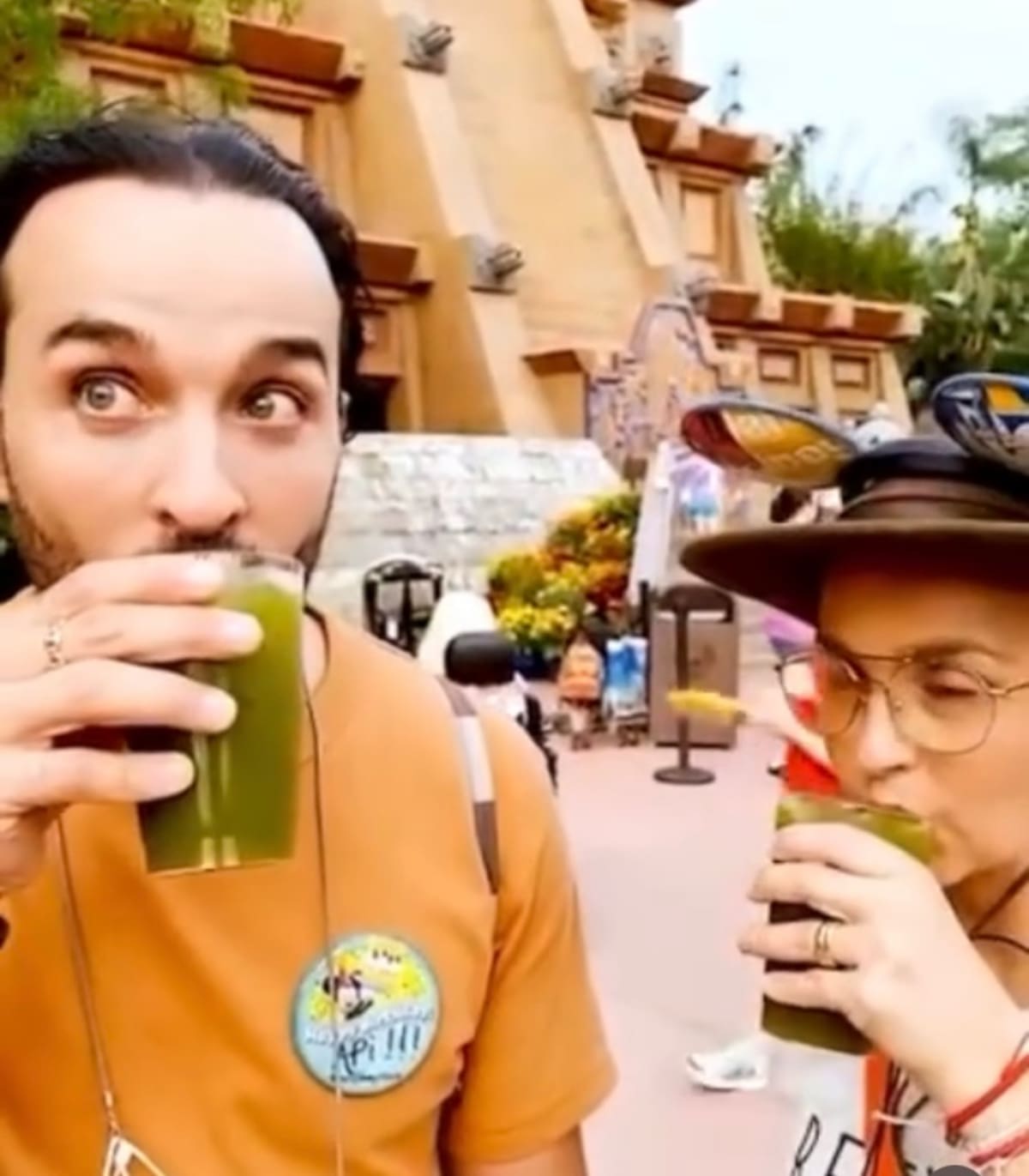 Los hermanos se apoyan