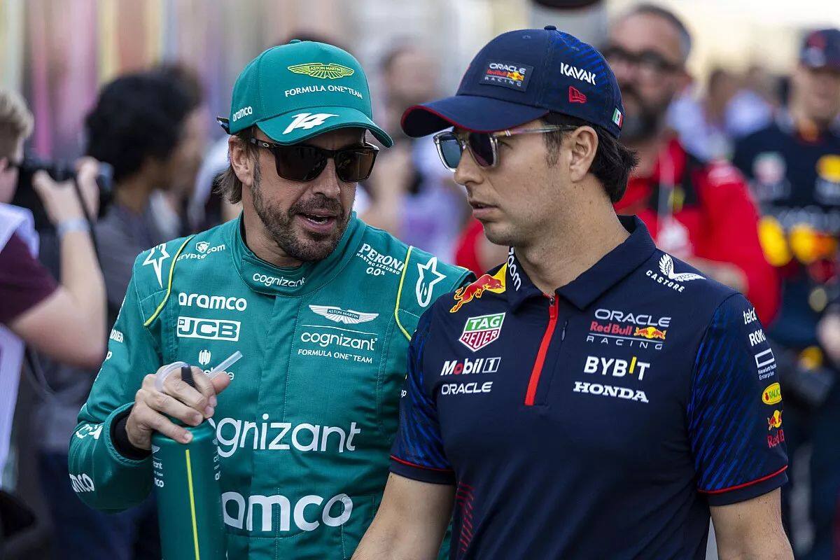 Fernando terminó el GP de Bahréin en la tercera posición, mientras que Checo en la segunda.