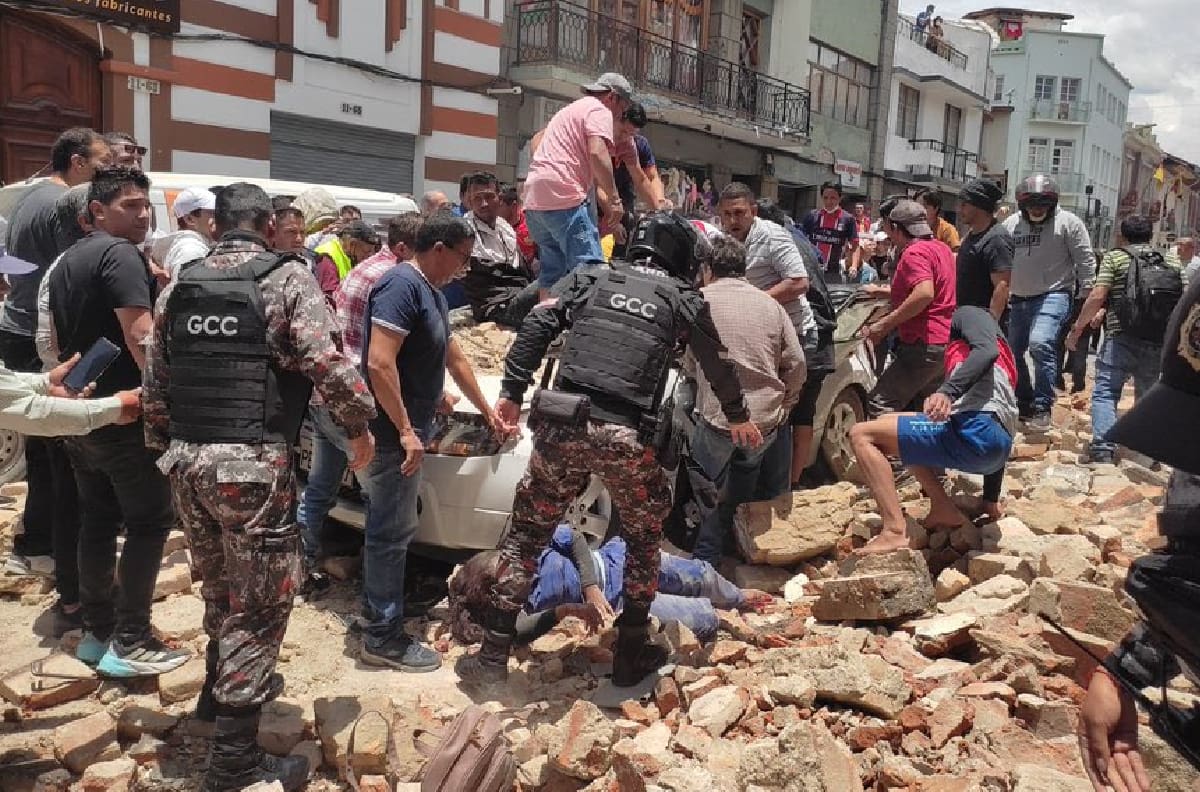 Así se vivió el temblor de magnitud 6.8 en Ecuador; suman 13 las personas reportadas como fallecidas