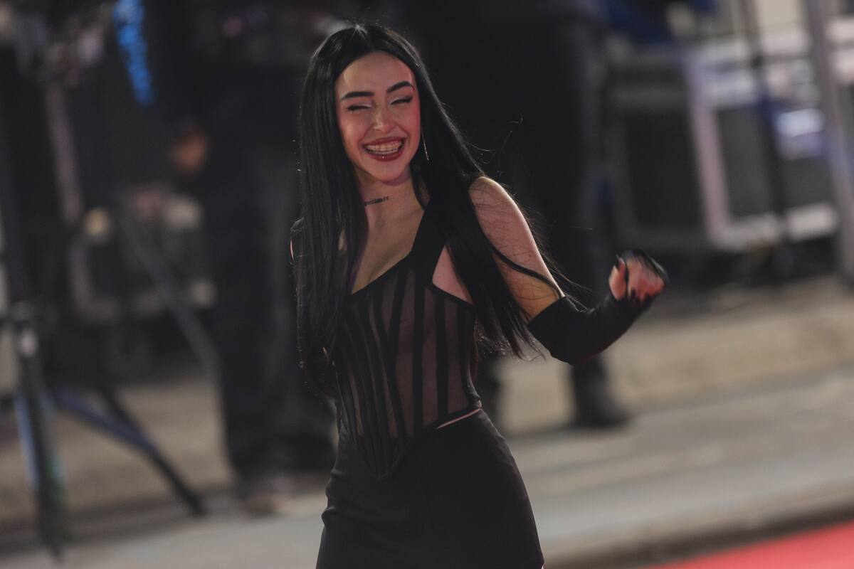 Nicki Nicole durante la noche Cero del Festival Internacional de la Canción de Viña del Mar 2023.