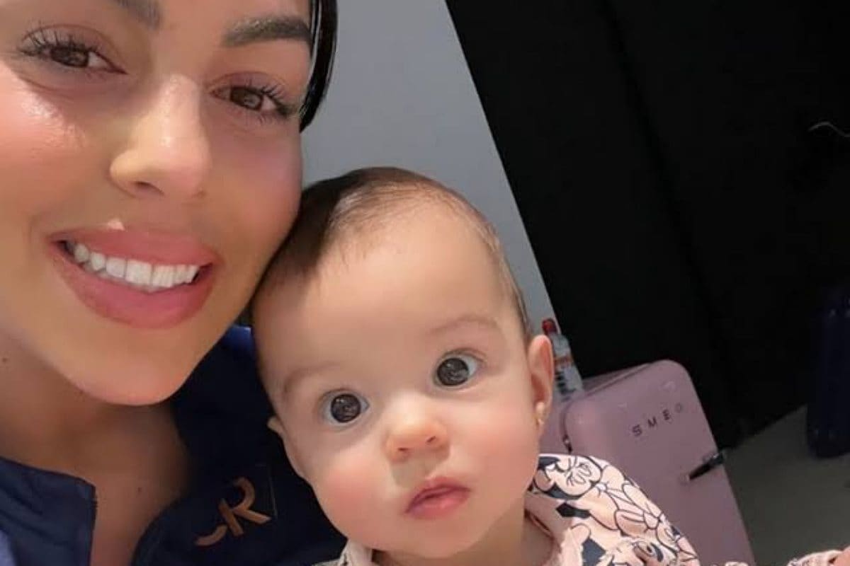 La influencer compartió un tierno video de su hija caminando con soltura.