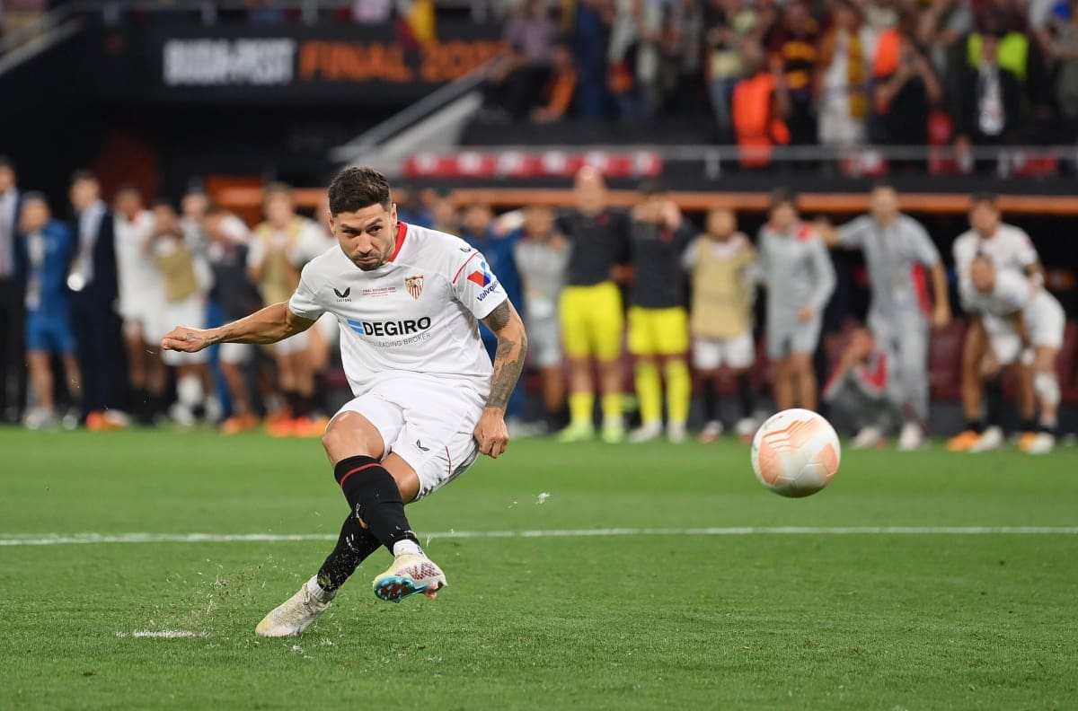 VIDEO | El penal de Gonzalo Montiel que le dio al Sevilla la séptima Europa League