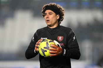 Guillermo Ochoa se queda sin técnico en el Salernitana: Davide Nicola fue despedido tras malos resultados
