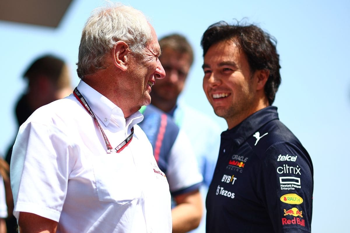 El directivo no solo aclaró los rumores, sino que también defendió al mexicano. - Créditos: @F1