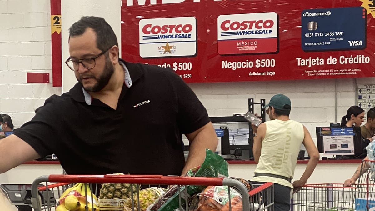 Critican al hijo de Andrés Manuel tras ser visto en Costco con el carrito lleno