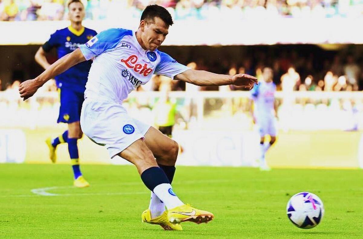 Ponen a Hirving Lozano junto a la puerta de salida del Napoli tras el Scudetto