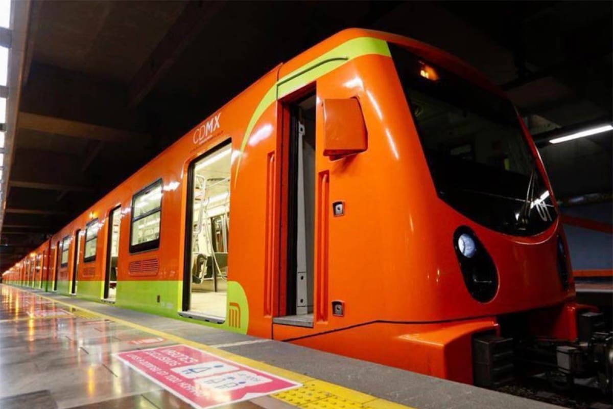 A través de Twitter el Sistema de Transporte Colectivo informó que realizaban maniobras de rescate debido a que una persona se lanzó al paso del metro.