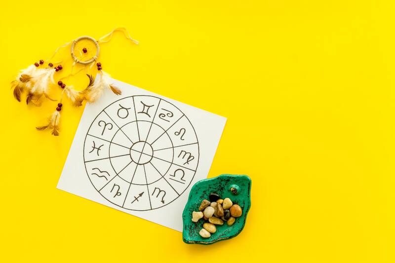 Descubre las predicciones de hoy martes 25 de abril.