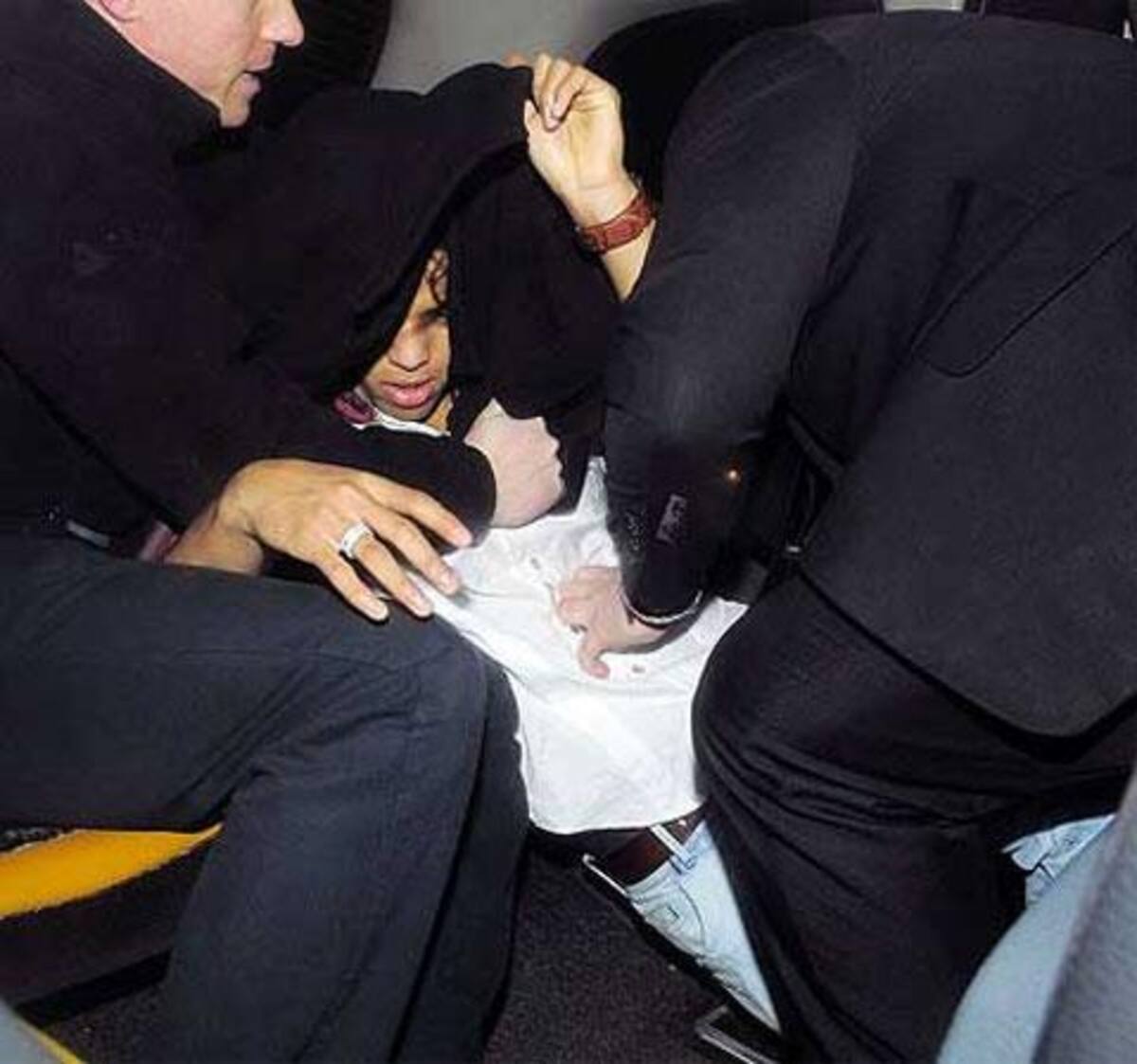 "Gio" tras una fiesta en Inglaterra. Foto: The Mirror
