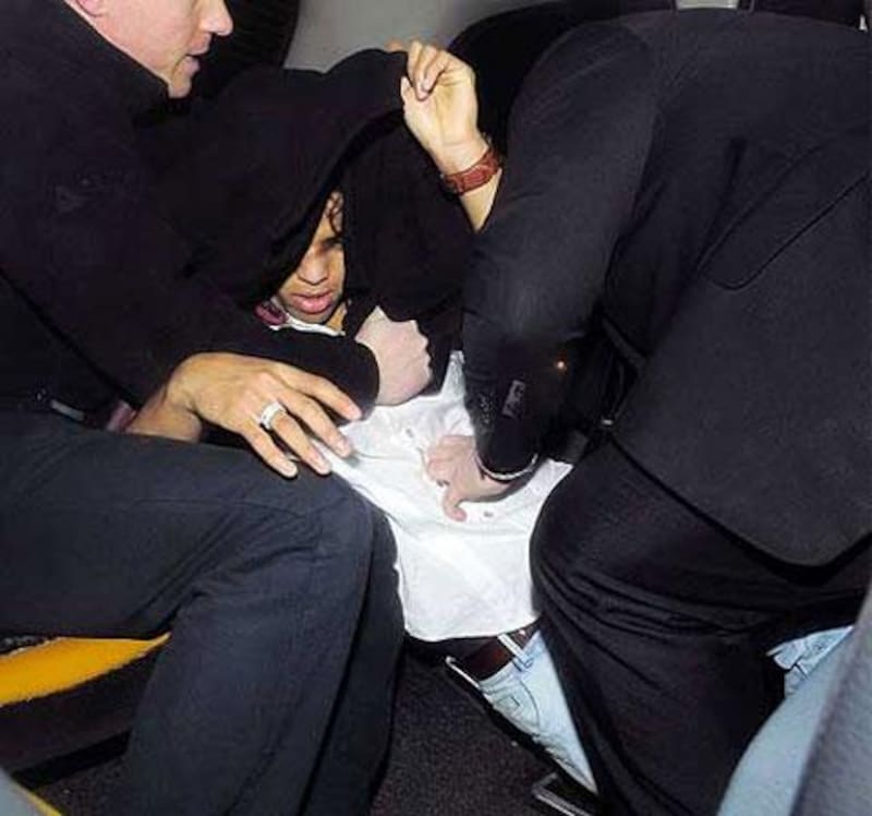 "Gio" tras una fiesta en Inglaterra. Foto: The Mirror
