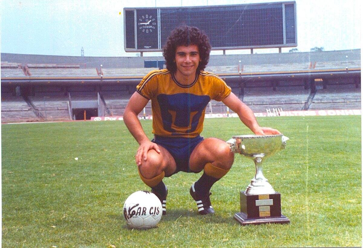 Hugo Sánchez es considerado el mejor futbolista en la historia del balompié azteca.