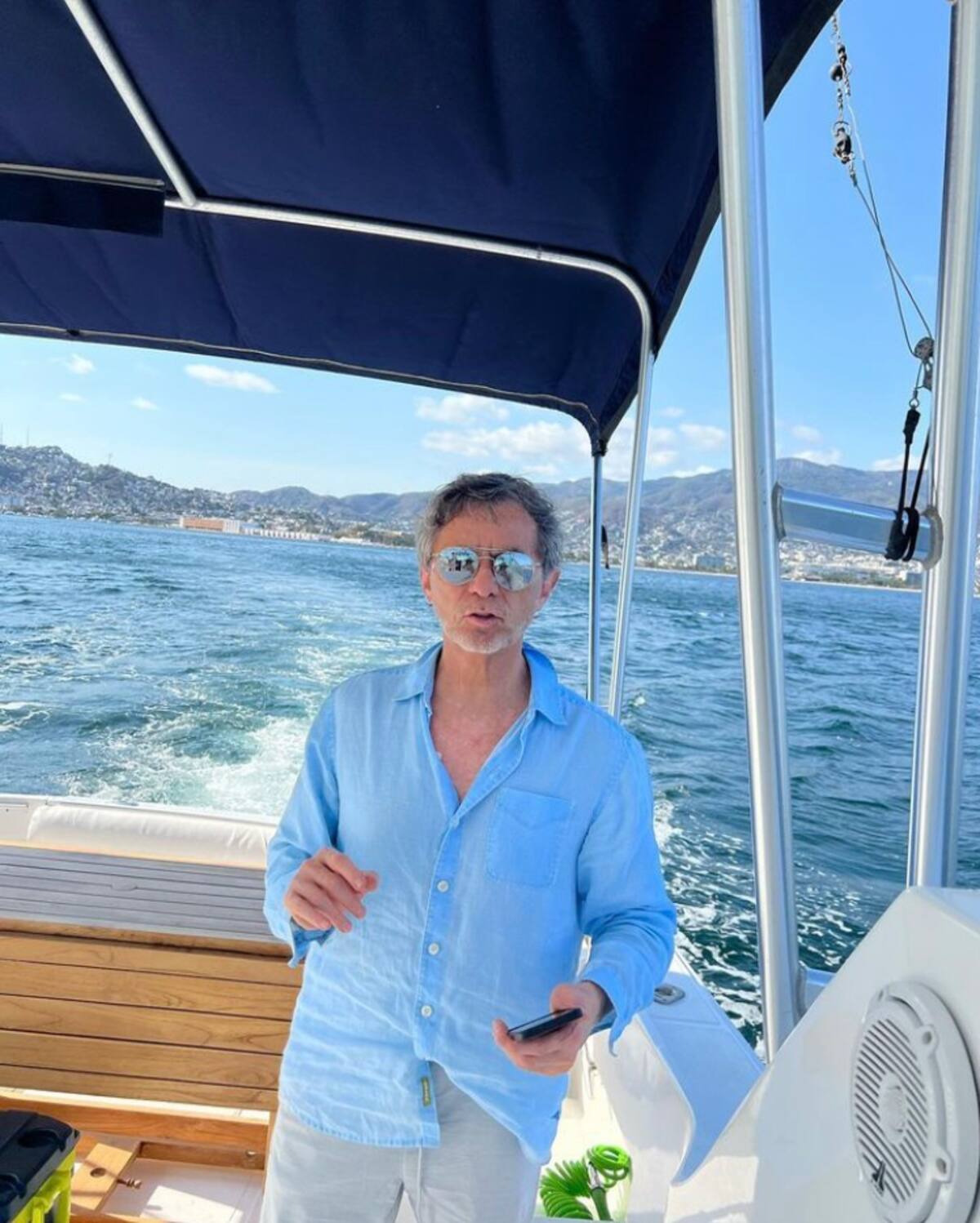 El actor disfruta de un romántico viaje con Stephanie Salas