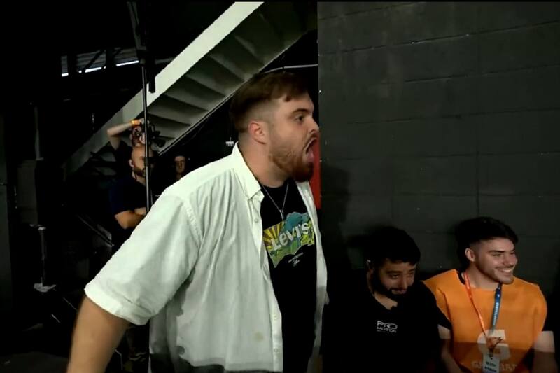 El español celebró con todo el triunfo de Porcinos ante Aniquiladores en la Kings League.