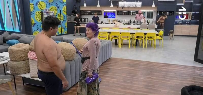 Durante la jornada del 08 de septiembre, Ignacia Michelson se quejó por el estado de limpieza del baño, queja que se ha repetido a lo largo del encierro.