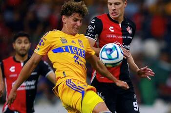 Igor Lichnovsky suma minutos y Tigres salva un empate en el clásico por el boleto a la final de la Liga MX