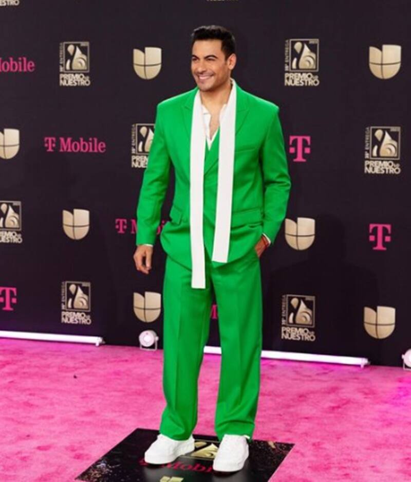 Carlos Rivera en la alfombra roja de Premios lo Nuestro