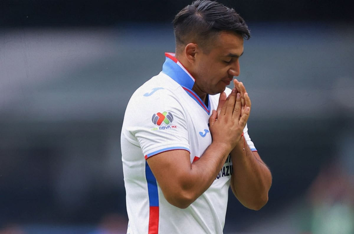 La razón por la que Iván Morales podría ser baja de Cruz Azul
