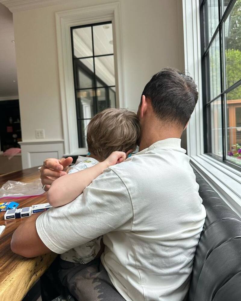 El máximo goleador de la Selección Mexicana ve con poca frecuencia a sus hijos, que comparte con la blogger Sarah Kohen.