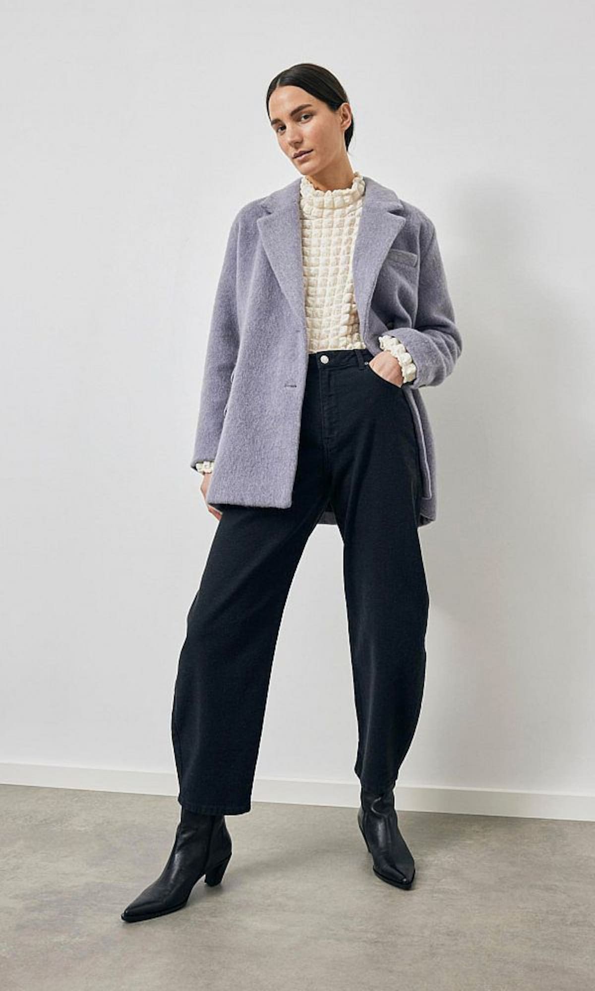 Barrel leg jeans son la tendencia perfecta para este 2023