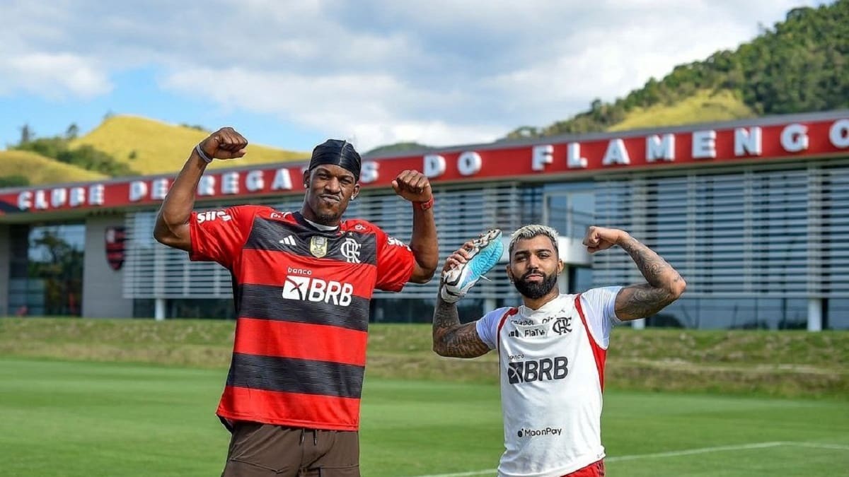 VIDEO | Jimmy Butler visitó al Flamengo de Vidal y Pulgar, jugó básquetbol y le hizo un tapón a Gabigol