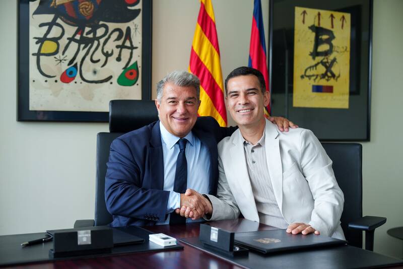 Joan Laporta renovó a Rafa Márquez por un año más. (@FCBarcelonaB)