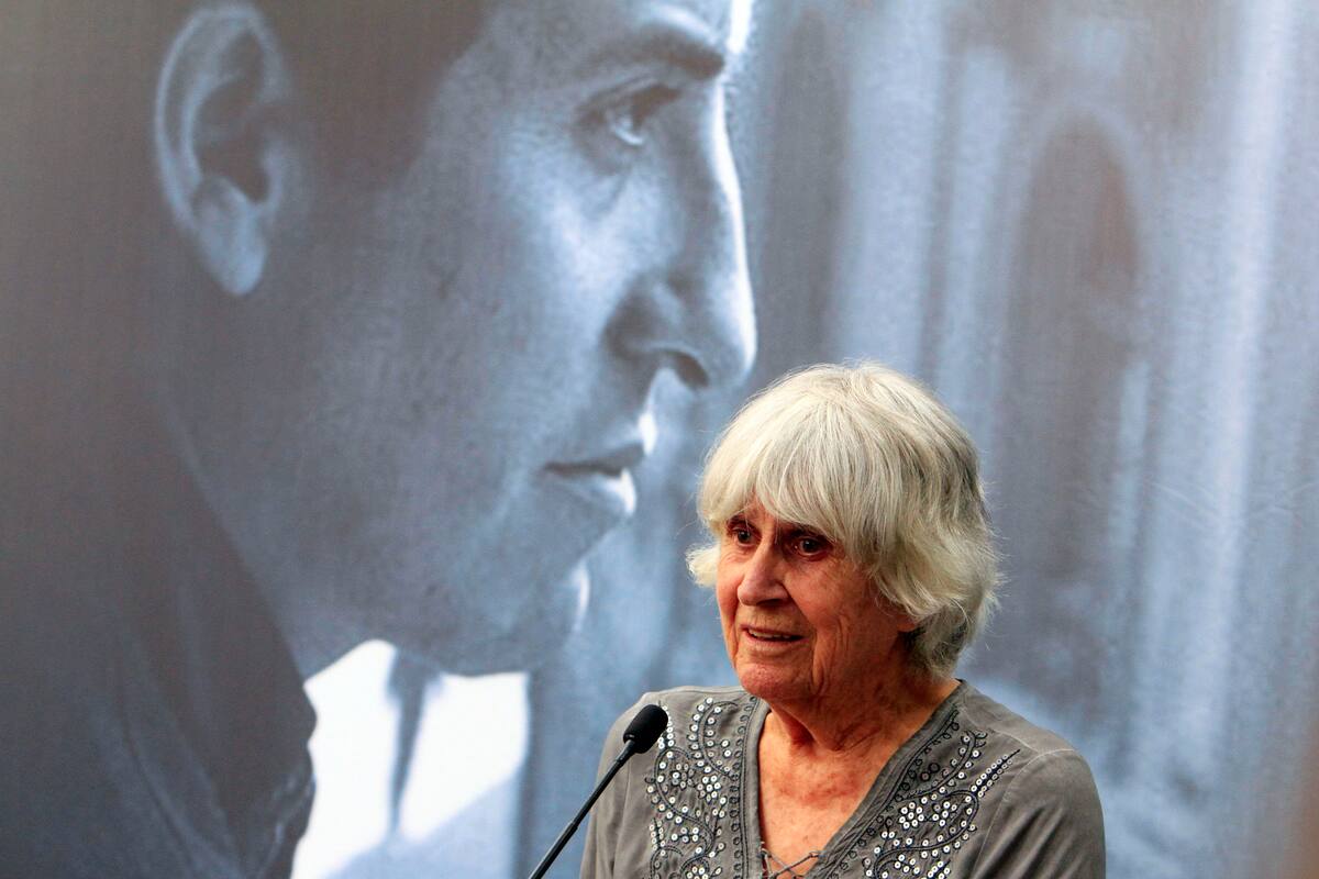 Archivo Santiago, 20 de enero de 2018
La Presidenta de la República, Michelle Bachelet, asiste a la ceremonia de transferencia de inmueble fiscal a la Fundación Víctor Jara, que posee el archivo histórico del artista.
Christian Iglesias/Aton Chile