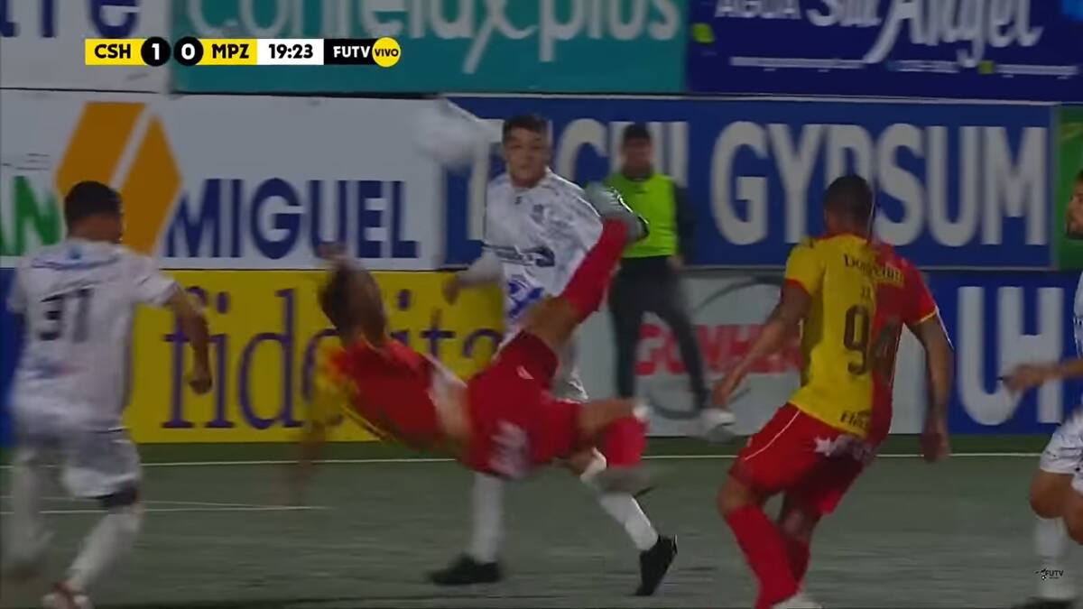 Delantero mexicano y ex promesa de Chivas anota golazo a lo Cristiano Ronaldo en Costa Rica