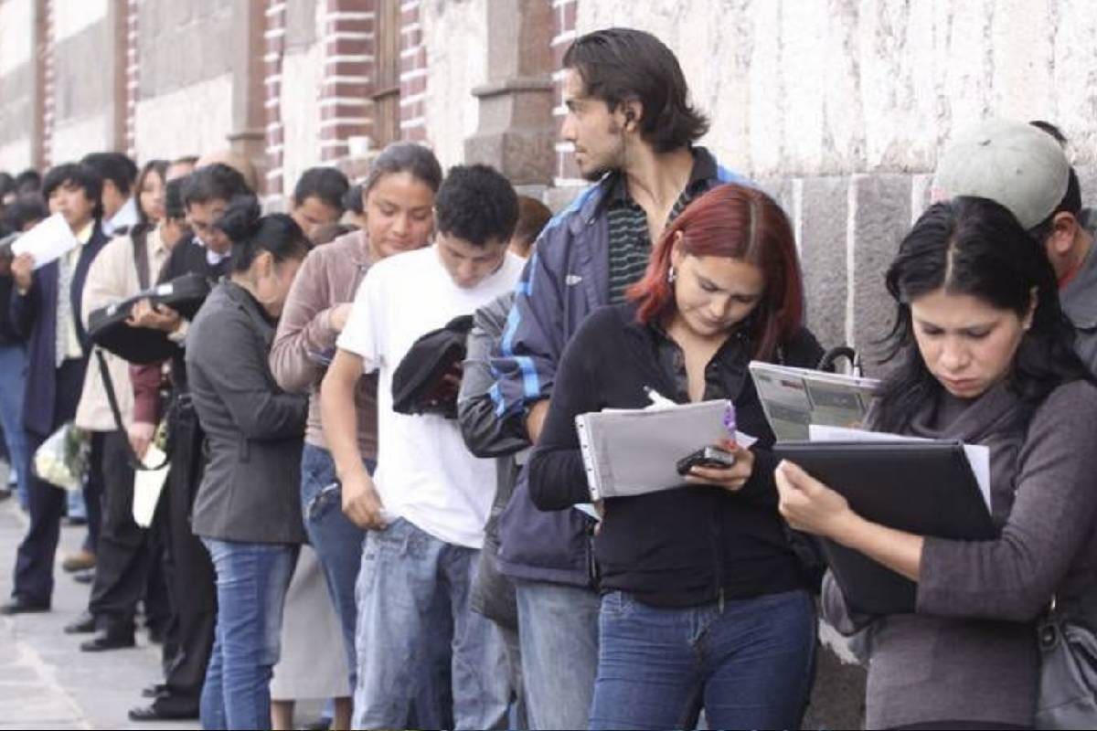 'Jóvenes Construyendo el Futuro', el cual tiene como objetivo principal ayudar a los jóvenes que no estudian ni trabajan.