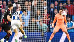 VIDEO | Inatajable: el espectacular golazo del paraguayo Julio Enciso ante el Manchester City