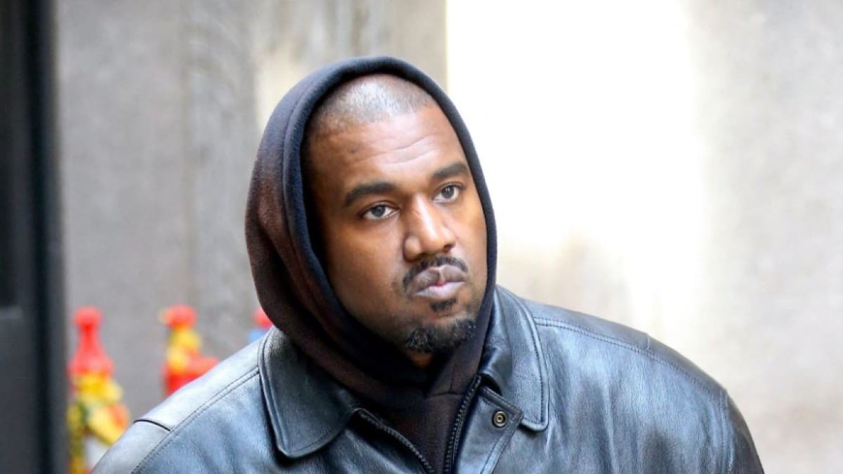 Kanye West apareció descalzo y muy romántico junto a su “esposa” en Italia