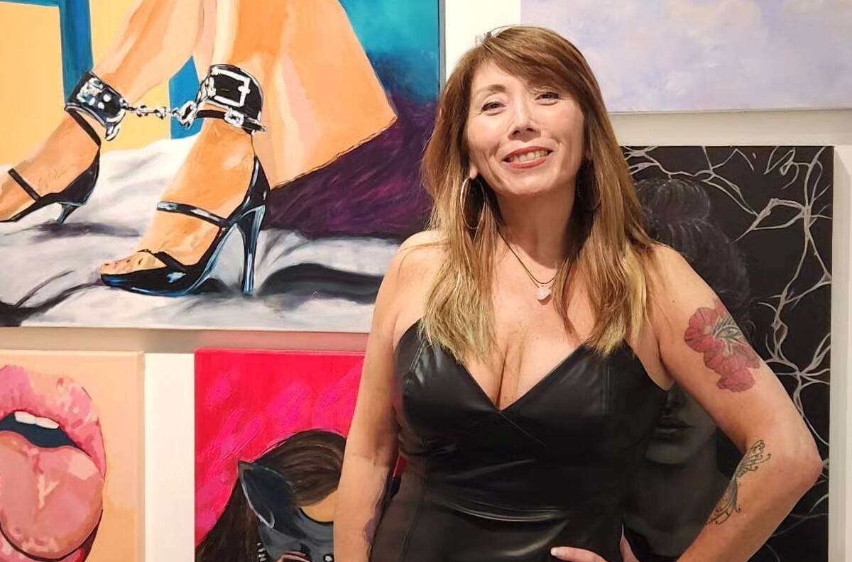 Karen Uribarri, la escritora y terapeuta sexual chilena que destacó con sus pinturas eróticas en Miami