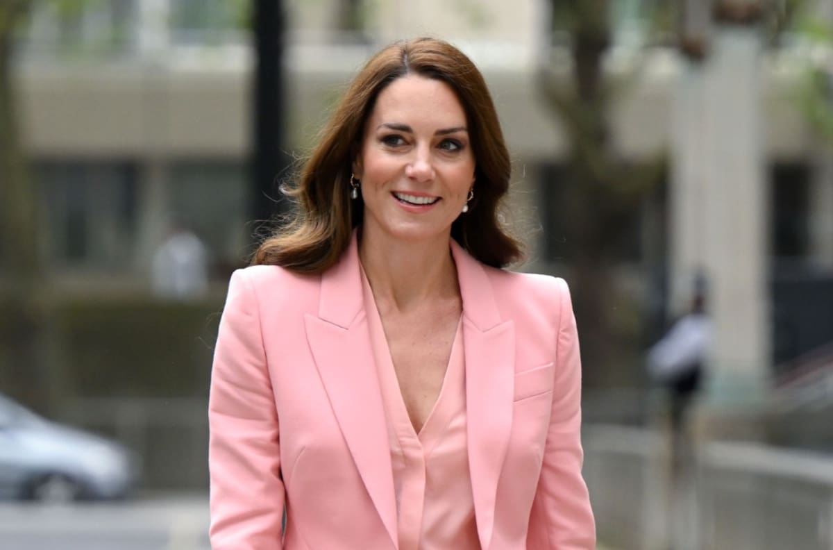 ¿Qué le pasó? Kate Middleton aparece con la mano vendada en visita real a prisión de Inglaterra